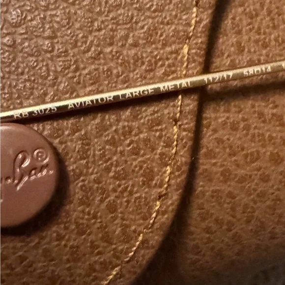 Ray-Ban Large Metal Aviator Sunglasses Gold Frame Blue Lenses 100% Authentic - Picture 4 of 4